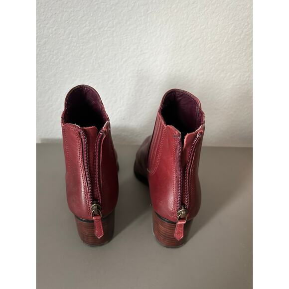 Halogen Red Leather Heeled Booties - 6M - Picture 6 of 7